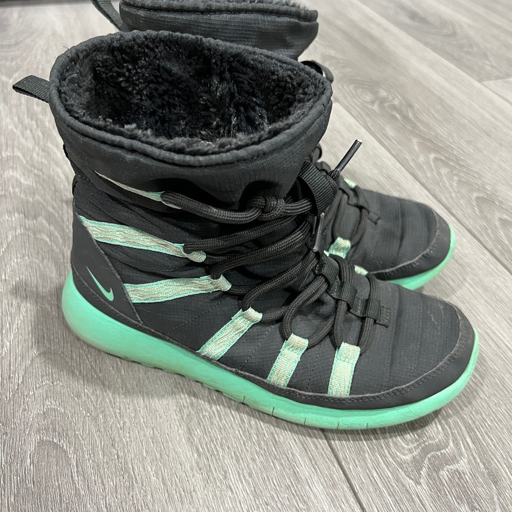 Nike Boots - Picture 6 of 7